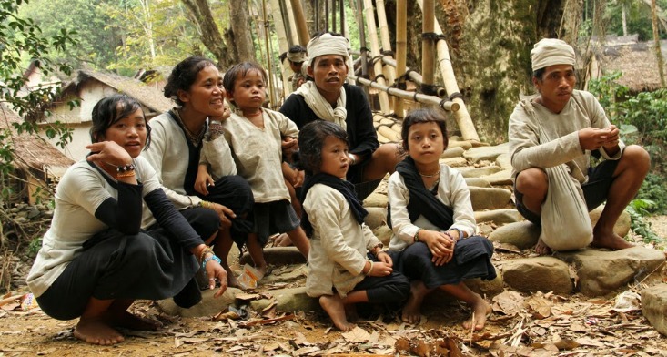 adat istiadat tradisional hidup di kampung 