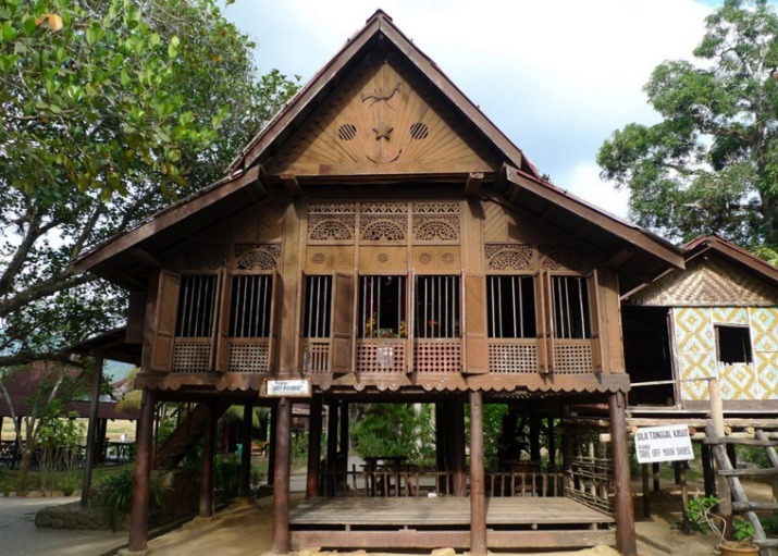 adat istiadat tradisional hidup di kampung 