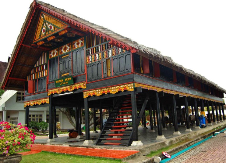 adat istiadat tradisional rumah adat nusantara 