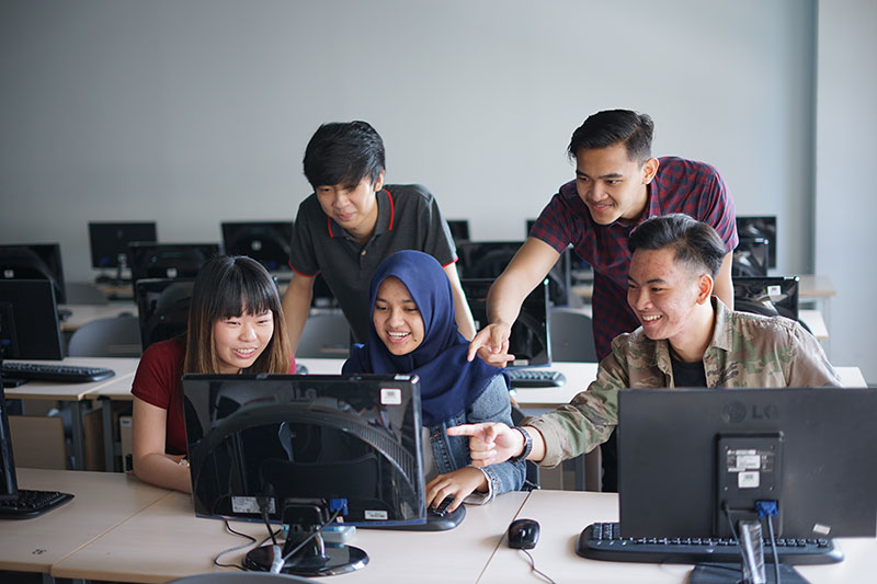aktivitas harian orang dulu dongeng masa kecil 