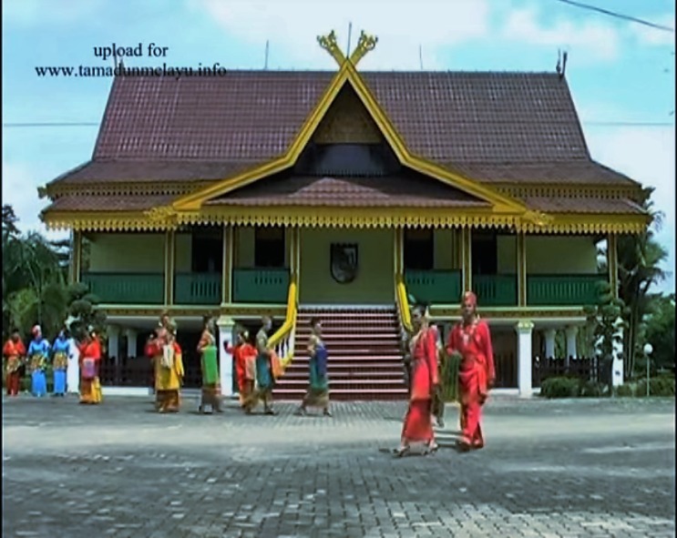 budaya tempo dulu pakaian adat Indonesia 